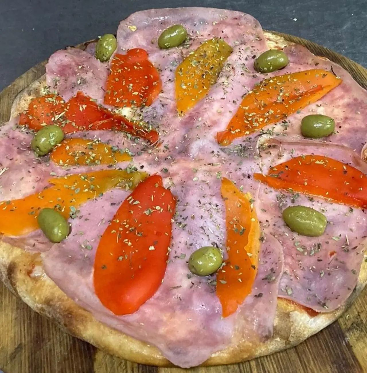 Catering de pizzas y empanadas El Conde en un evento 20